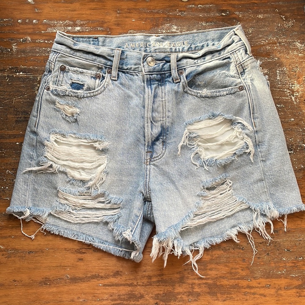 American Eagle 90s Boyfriend Shorts